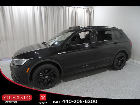 Used 2023 Volkswagen Tiguan SE R-Line AWD/4WD image 3