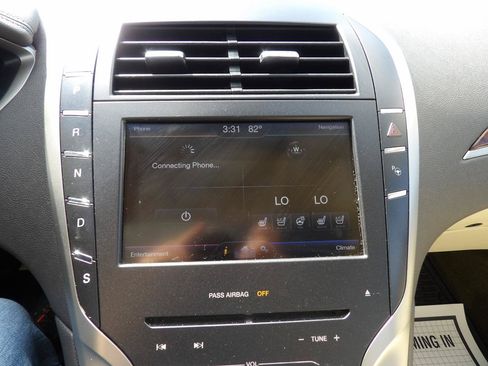 Used 2014 Lincoln MKZ AWD image 18