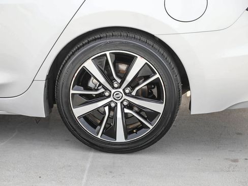 Used 2021 Nissan Maxima 3.5 SV w/ Floor Mat Group FWD image 11