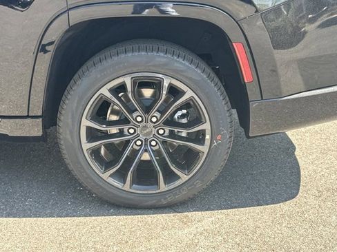 New 2026 Jeep Grand Wagoneer Summit AWD/4WD image 20