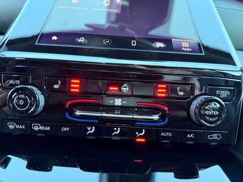 New 2025 Jeep Grand Cherokee Altitude image 29