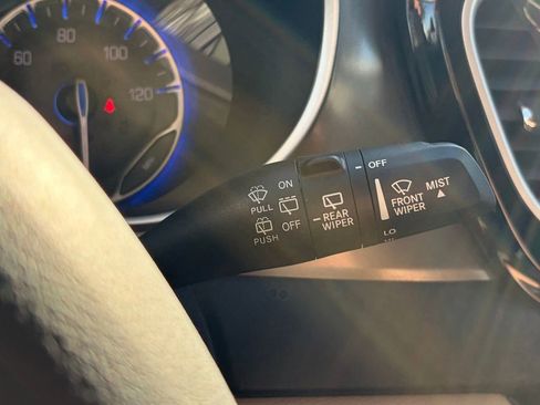 Used 2024 Chrysler Pacifica Touring-L image 16