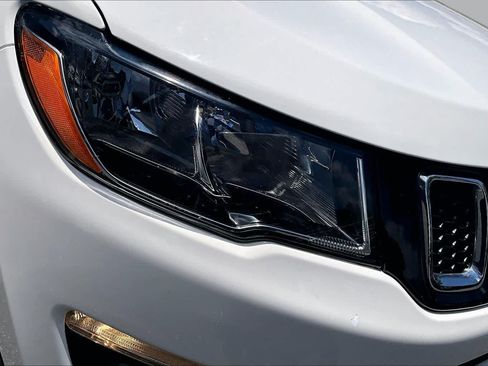 Used 2018 Jeep Compass Latitude w/ Popular Equipment Group FWD image 28