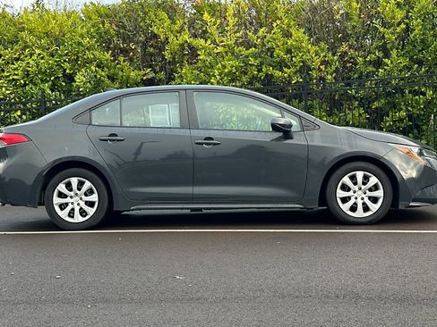 Used 2023 Toyota Corolla LE image 3