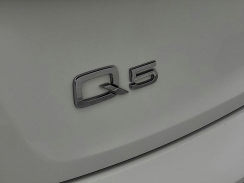 Used 2022 Audi Q5 e Premium Plus w/ Premium Plus Package image 23