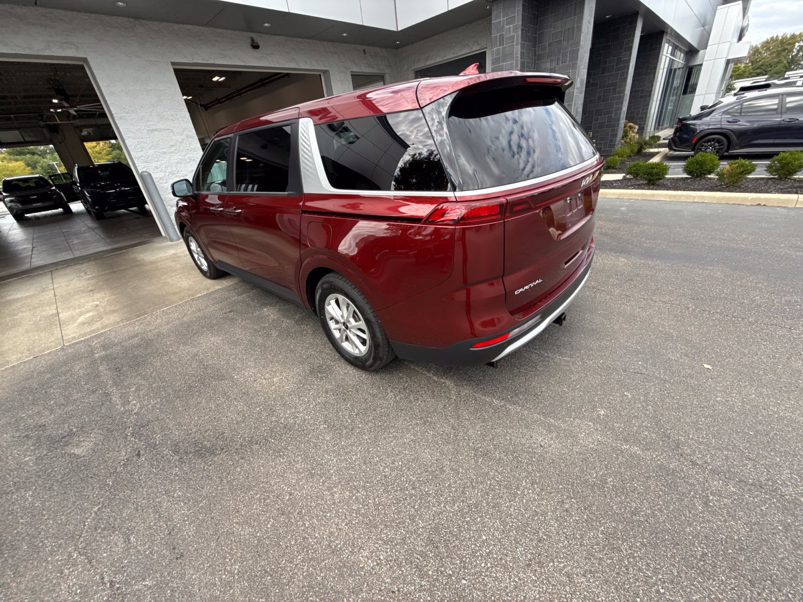 Used 2024 Kia Carnival LX FWD image 13