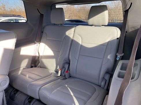 Used 2018 GMC Acadia SLT w/ LPO, Floor Liner Package image 19