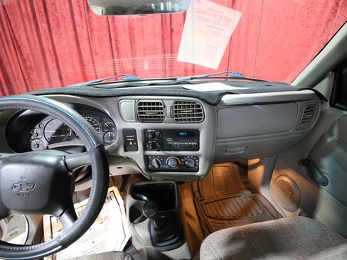 Used 2002 Chevrolet S10 Pickup 2WD Regular Cab image 14