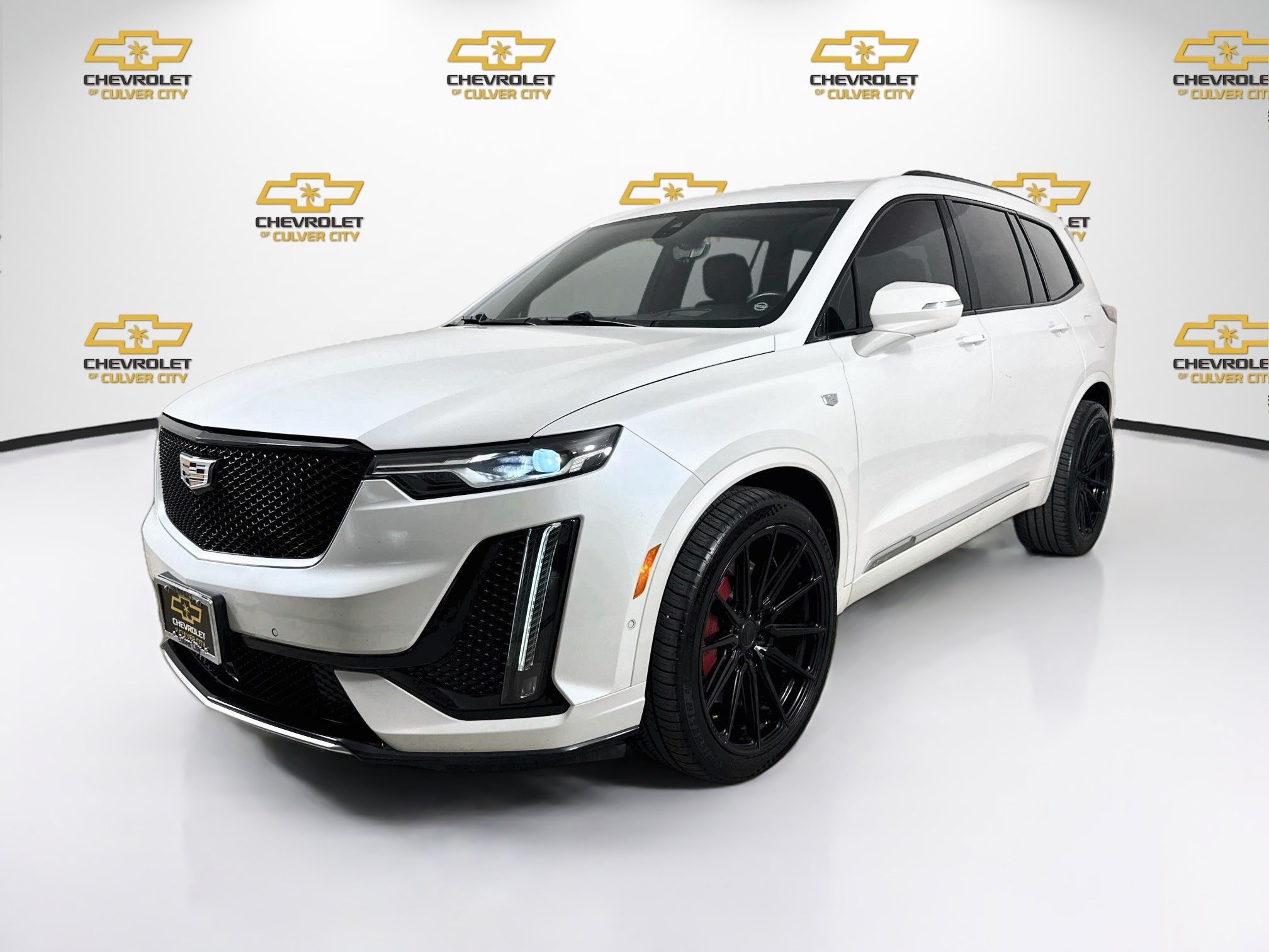 Used 2022 Cadillac XT6 Sport w/ Technology Package AWD/4WD image 3