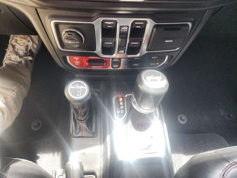 Used 2021 Jeep Wrangler Unlimited Rubicon AWD/4WD image 19