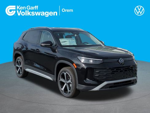New 2025 Volkswagen Tiguan SE image 1
