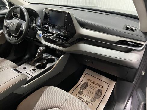 Used 2022 Toyota Highlander LE image 7