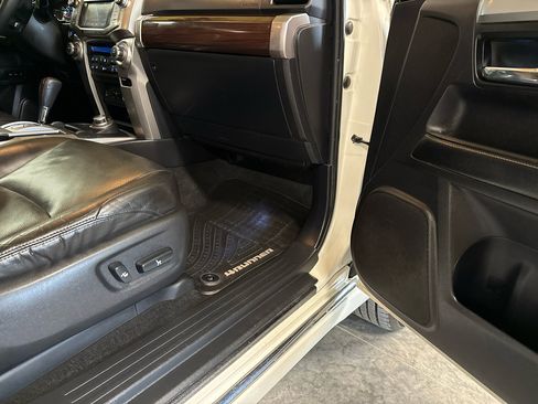 Used 2014 Toyota 4Runner Limited image 36