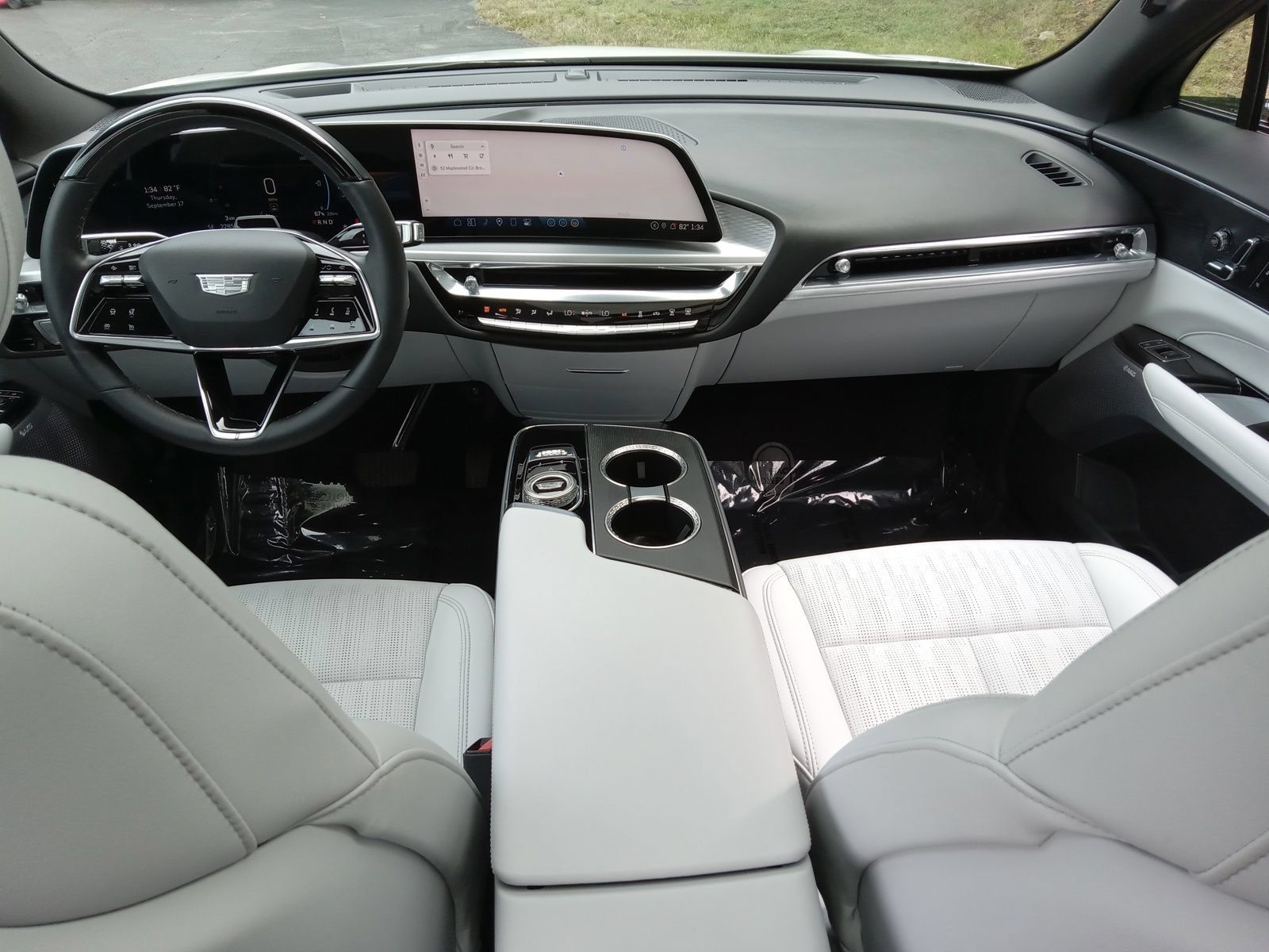 Used 2024 Cadillac Lyriq Luxury w/ LPO, Floor Liner Package AWD/4WD image 16