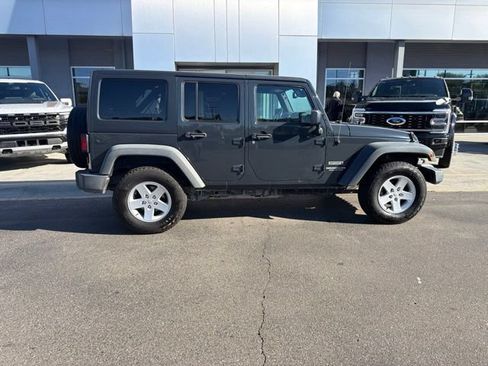 Used 2017 Jeep Wrangler Unlimited Sport w/ Quick Order Package 24S AWD/4WD image 8