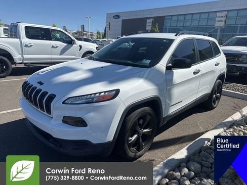 Used 2017 Jeep Cherokee Sport FWD image 3