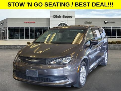 Used 2023 Chrysler Voyager LX FWD image 2
