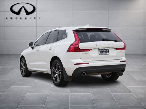 Used 2018 Volvo XC60 T6 Momentum w/ Convenience Package image 5