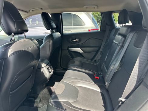 Used 2018 Jeep Cherokee Latitude Plus FWD image 15