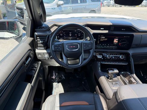 Used 2023 GMC Sierra 1500 AT4 w/ AT4 Premium Package AWD/4WD image 17