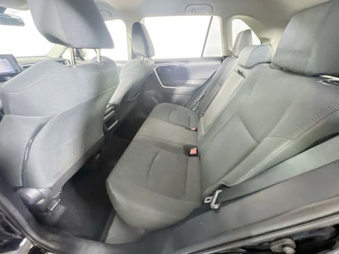 Used 2021 Toyota RAV4 LE AWD/4WD image 22