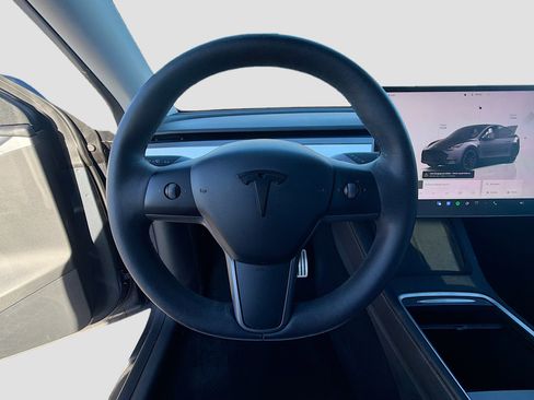 Used 2022 Tesla Model Y Performance image 37
