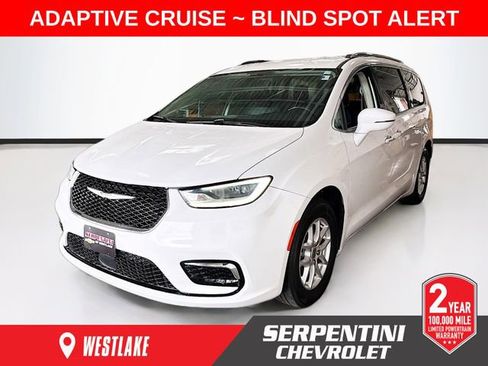 Used 2021 Chrysler Pacifica Touring-L FWD image 1