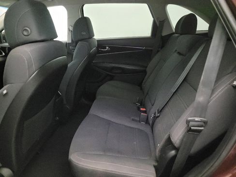Used 2017 Kia Sorento AWD w/ LX Convenience Package image 18