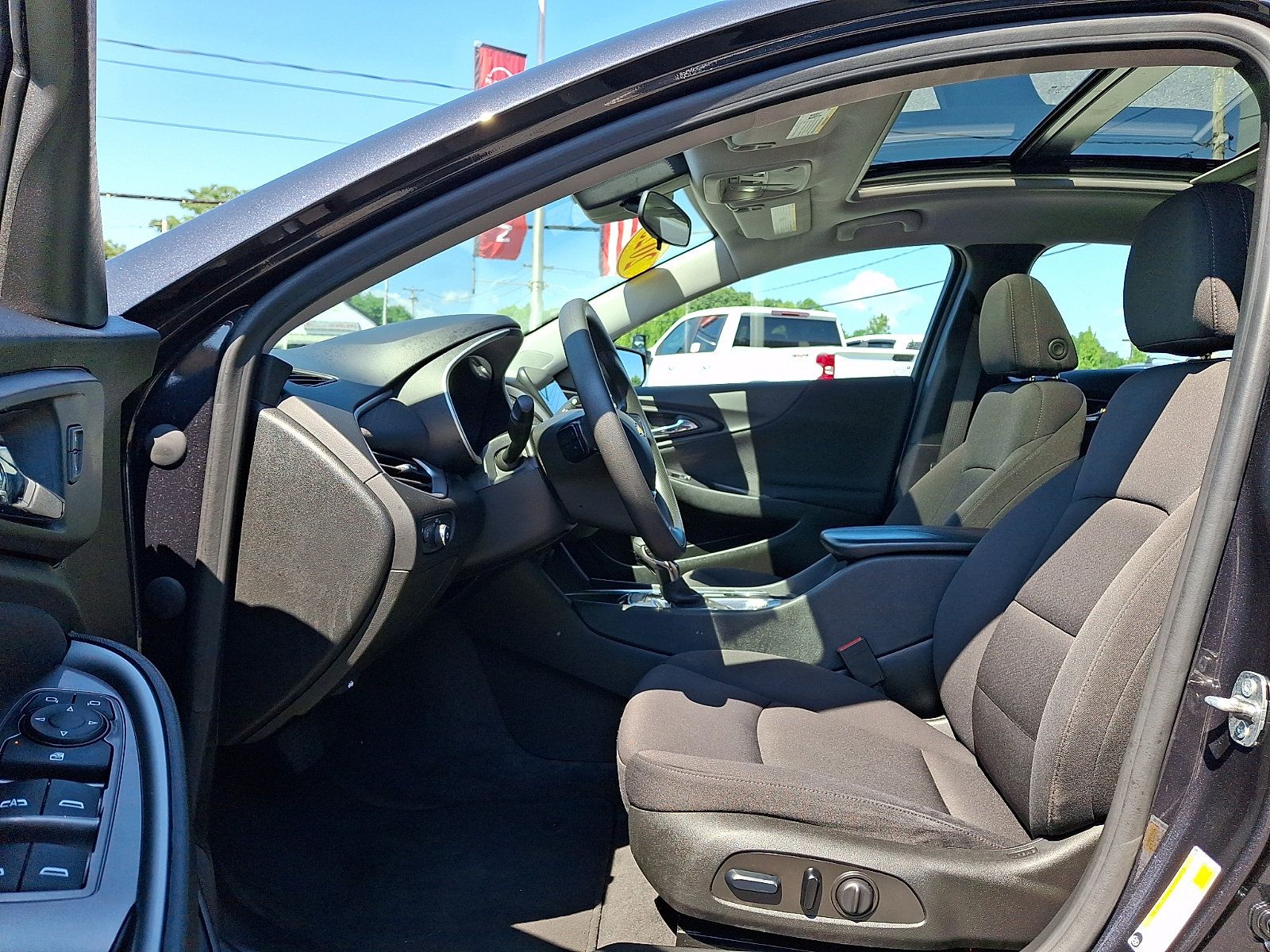 Used 2023 Chevrolet Malibu LT FWD image 14
