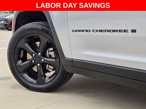 Used 2025 Jeep Grand Cherokee L Laredo RWD image 32