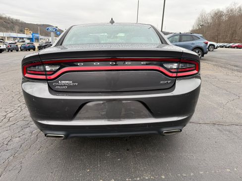 Used 2016 Dodge Charger SXT image 3