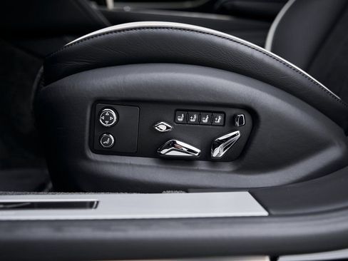 Used 2025 Bentley Flying Spur Plug-In Hybrid image 38