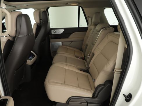 Used 2024 Lincoln Navigator L Reserve AWD/4WD image 19