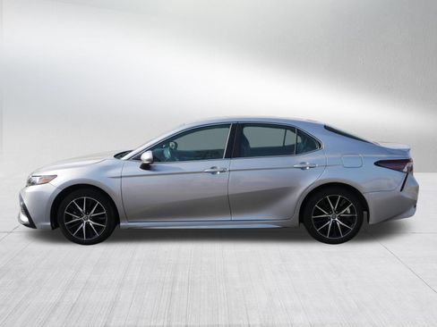 Used 2023 Toyota Camry SE FWD image 4