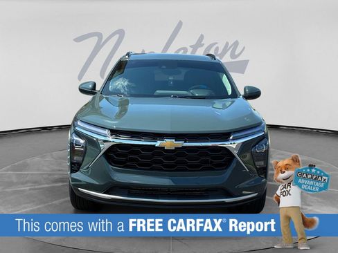 Used 2025 Chevrolet Trax LT w/ LT Convenience Package FWD image 2