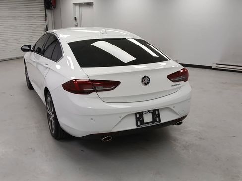 Used 2019 Buick Regal Essence w/ Driver Confidence Package I image 4