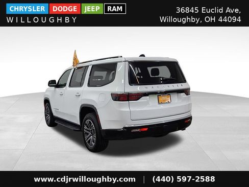Certified 2025 Jeep Wagoneer Series II w/ 8-Passenger Seating Package AWD/4WD image 7