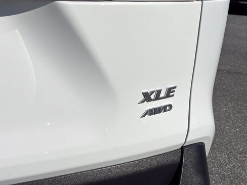Used 2025 Toyota RAV4 XLE AWD/4WD image 15