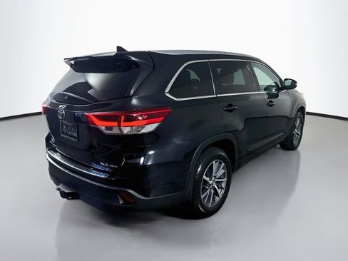 Used 2017 Toyota Highlander XLE AWD/4WD image 7