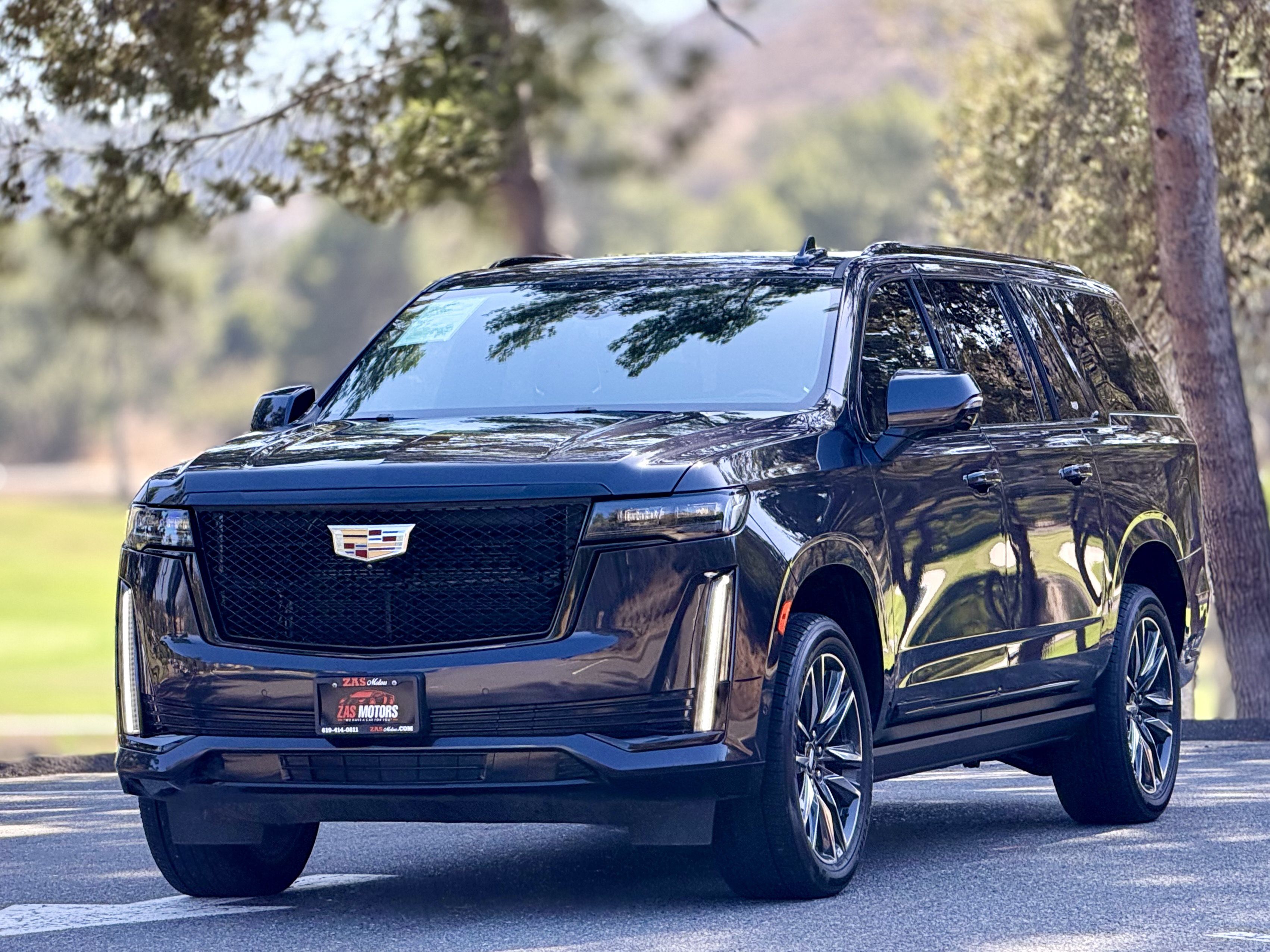 Used 2023 Cadillac Escalade ESV Sport w/ Touring Package AWD/4WD image 4