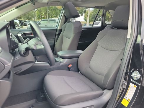 Used 2025 Toyota RAV4 XLE image 17