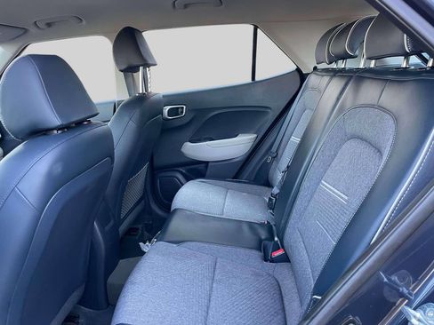 Certified 2023 Hyundai Venue Limited FWD image 12