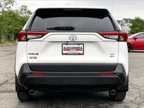 Used 2023 Toyota RAV4 LE AWD/4WD image 4