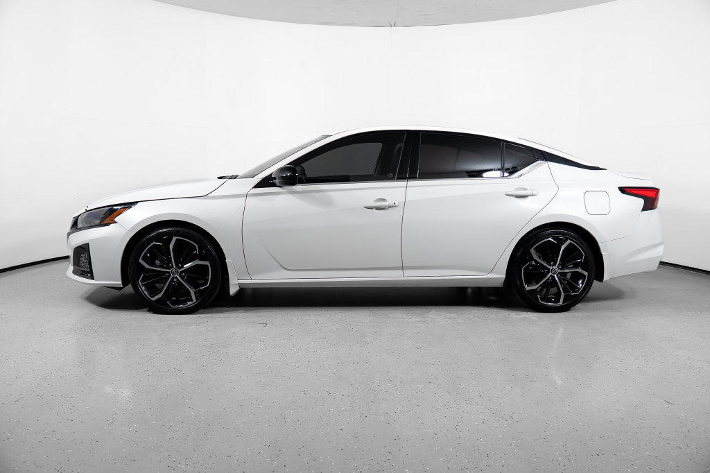 Used 2023 Nissan Altima 2.5 SR FWD image 11