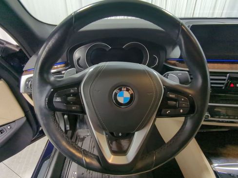 Used 2019 BMW 530e xDrive w/ Luxury Package image 29