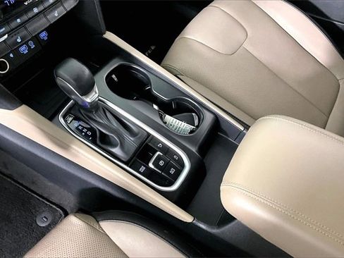 Used 2020 Hyundai Santa Fe SEL w/ Convenience + Premium Package image 18