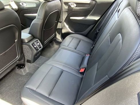 Certified 2025 Volvo XC40 B5 Core w/ Protection Package Premier image 16