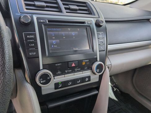 Used 2014 Toyota Camry LE image 22
