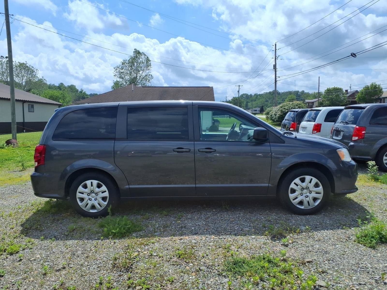 Used 2018 Dodge Grand Caravan SE w/ UConnect Hands-Free Group FWD image 2