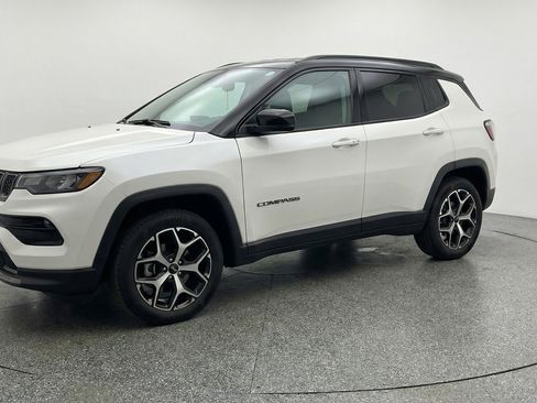 Used 2025 Jeep Compass Limited AWD/4WD image 3